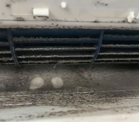 邕宁空调吹的风有股烧焦味是怎么回事